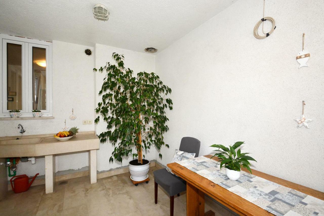 Apartman Vanja Omiš Exterior foto